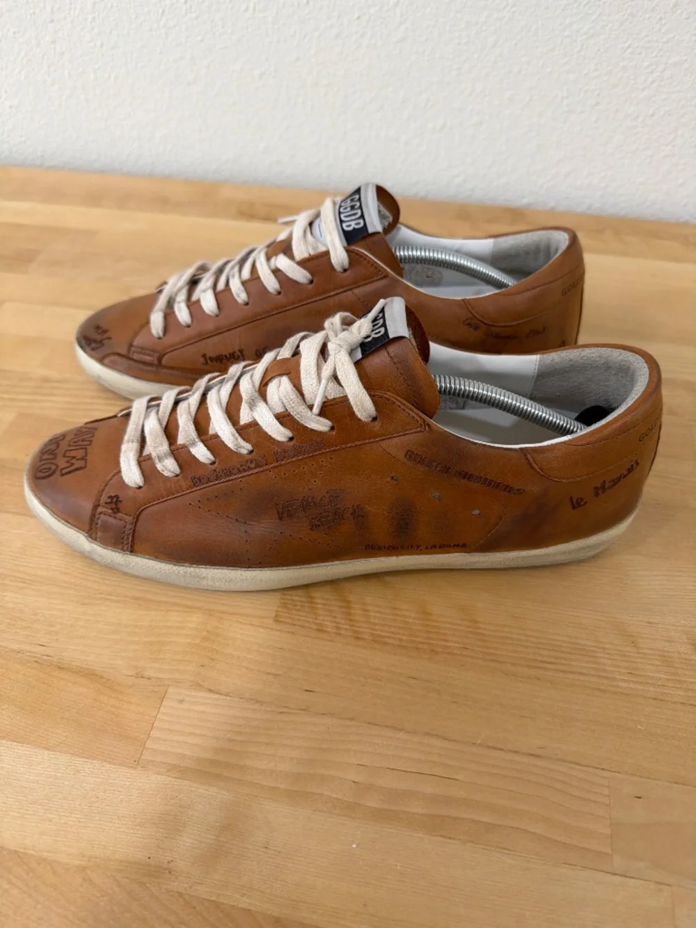 Golden Goose Men’s SuperStar Shoes. Size EU45 - Picture 3 of 5